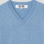 PLAY COMME DES GARÇONS (Women) Pastel Small Red Heart Wappen Sweater – Sky Blue