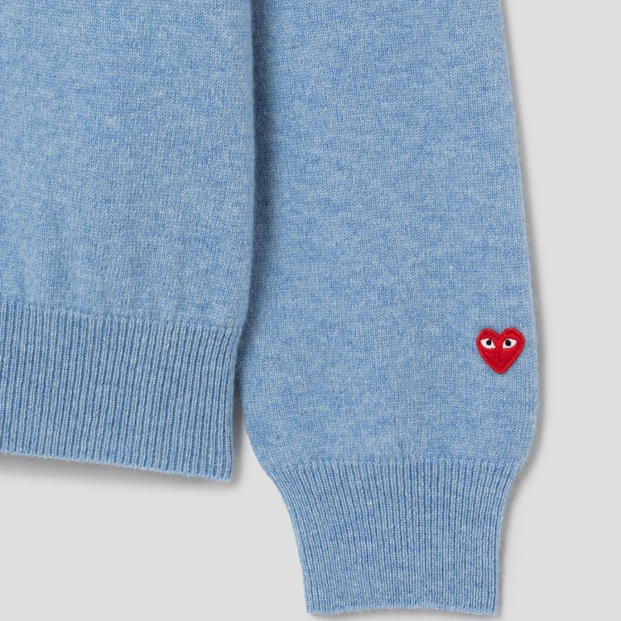 PLAY COMME DES GARÇONS (Women) Pastel Small Red Heart Wappen Sweater – Sky Blue