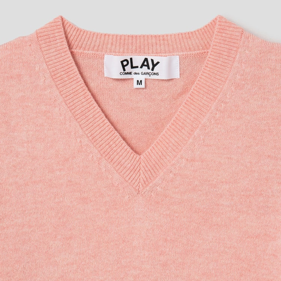 PLAY COMME DES GARÇONS (Women) Pastel Small Red Heart Wappen Sweater – Light Pink