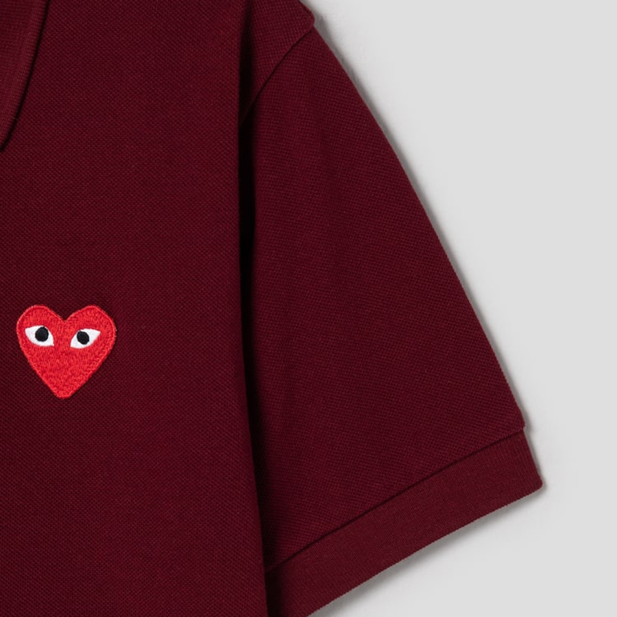 PLAY COMME des GARÇONS (Unisex) Red Heart Wappen Polo Shirt – Burgundy