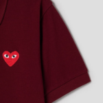 PLAY COMME des GARÇONS (Unisex) Red Heart Wappen Polo Shirt – Burgundy