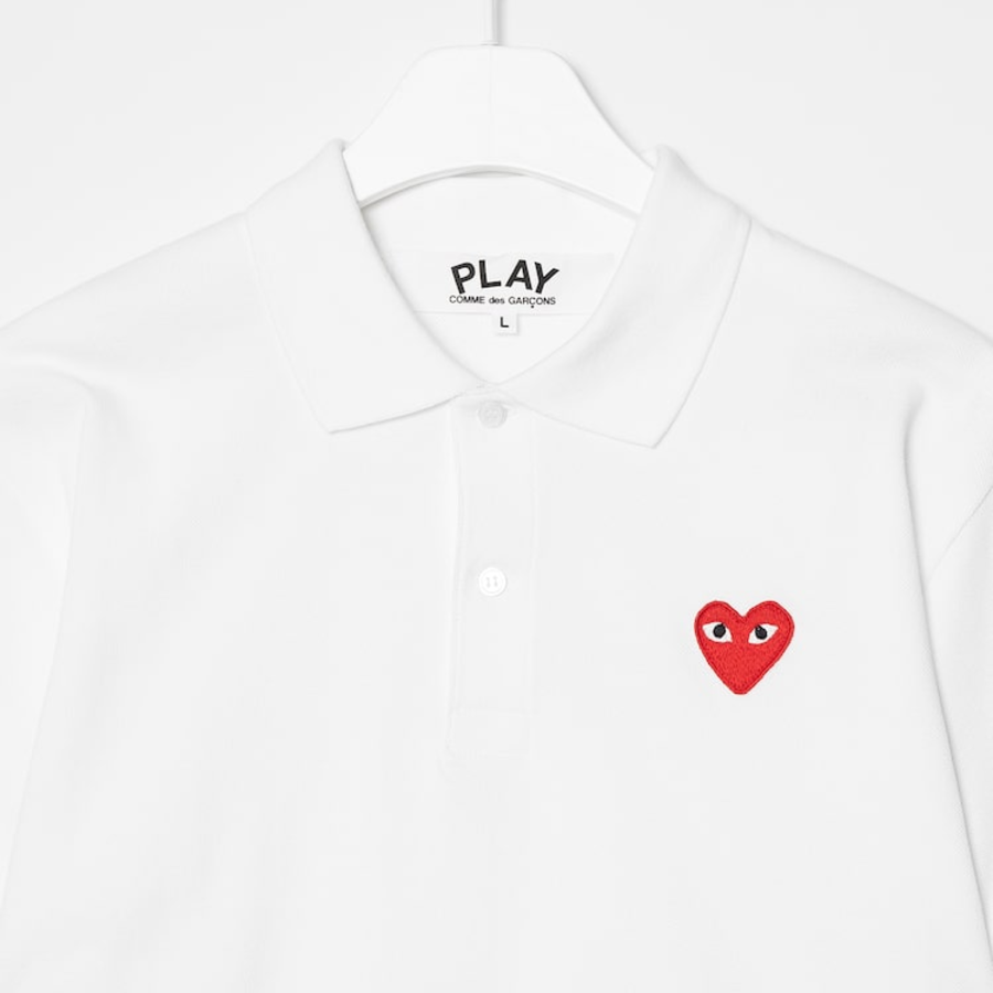 PLAY COMME des GARÇONS (Unisex) Red Heart Wappen Polo Shirt – White
