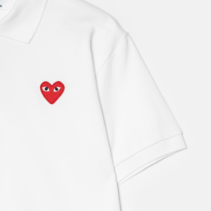 PLAY COMME des GARÇONS (Unisex) Red Heart Wappen Polo Shirt – White