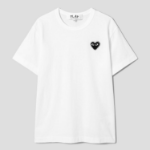 PLAY COMME des GARÇONS (Unisex) Black Heart Wappen Rhinestone T-Shirt – White