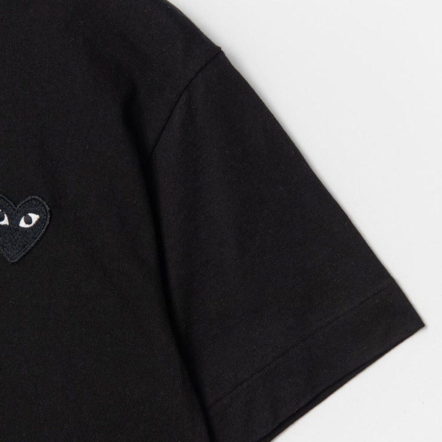 PLAY COMME des GARÇONS (Unisex) Black Heart Wappen T-Shirt – Black