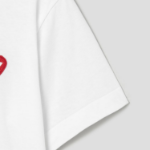 PLAY COMME des GARÇONS (Unisex) Red Wappen Pastel Heart Print T-Shirt – White