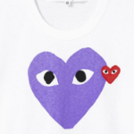 PLAY COMME des GARÇONS (Unisex) Red Wappen Pastel Purple Heart Printed T-Shirt – White