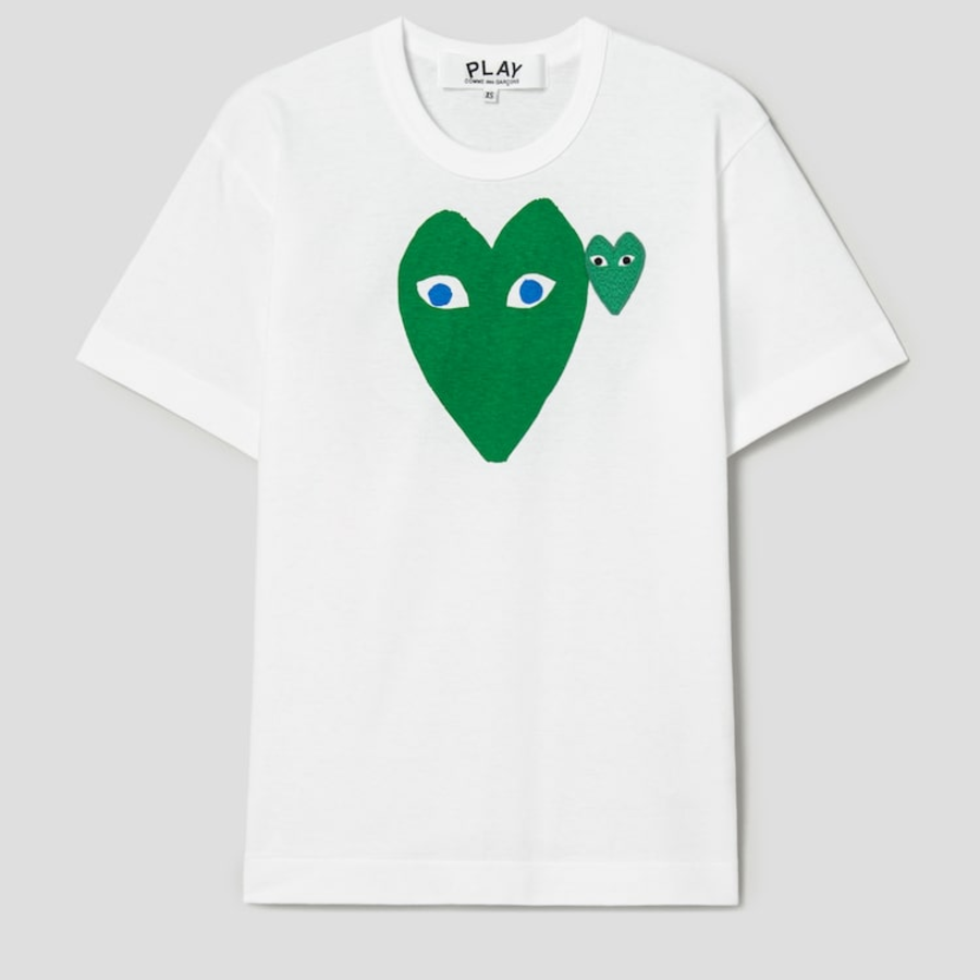 PLAY COMME DES GARÇONS (Unisex) Green Wappen Green Heart Print T-Shirt – White