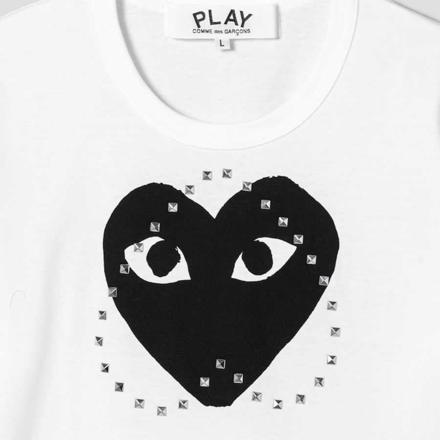 PLAY COMME des GARÇONS (Unisex) Black Heart Print Stud T-Shirt – White