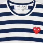PLAY COMME des GARÇONS (Unisex) Red Heart Wappen Rhinestone Stripe Long Sleeve T-Shirt – Navy