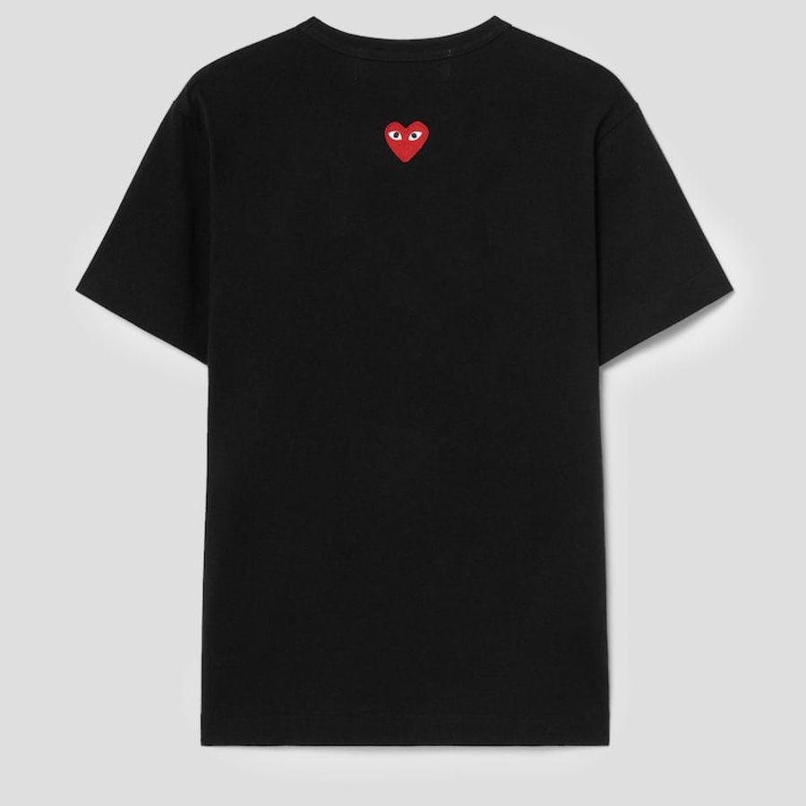 PLAY COMME des GARÇONS (Unisex) Red Heart Back Wappen T-Shirt – Black