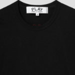 PLAY COMME des GARÇONS (Unisex) Red Heart Back Wappen T-Shirt – Black