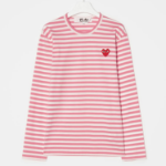 PLAY COMME des GARÇONS (Unisex) Red Heart Wappen Striped T-Shirt – Pink/White