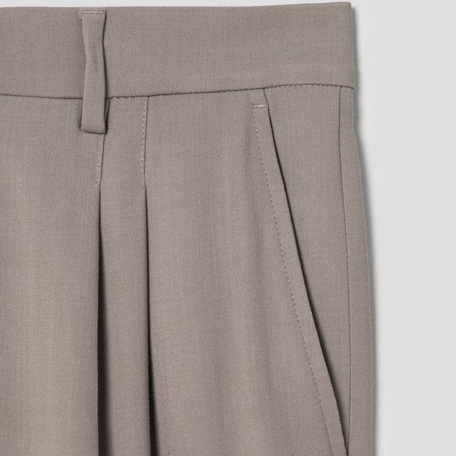 ami Men Carrot Fit Trousers – Beige