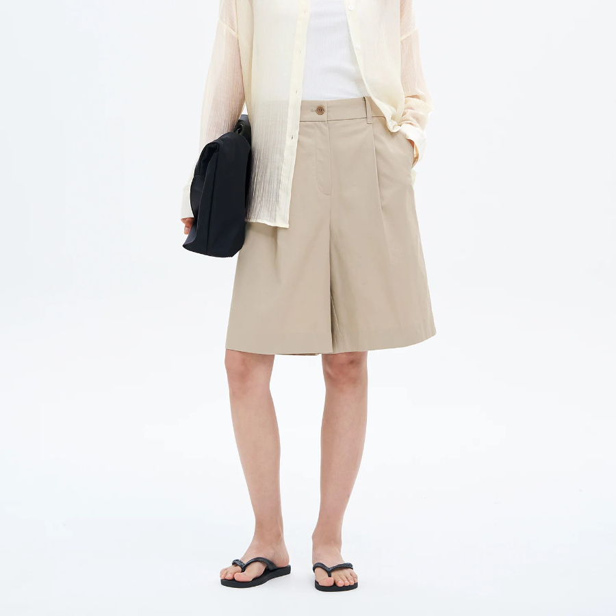 8 seconds Cotton Tuck Bermuda Pants — Beige