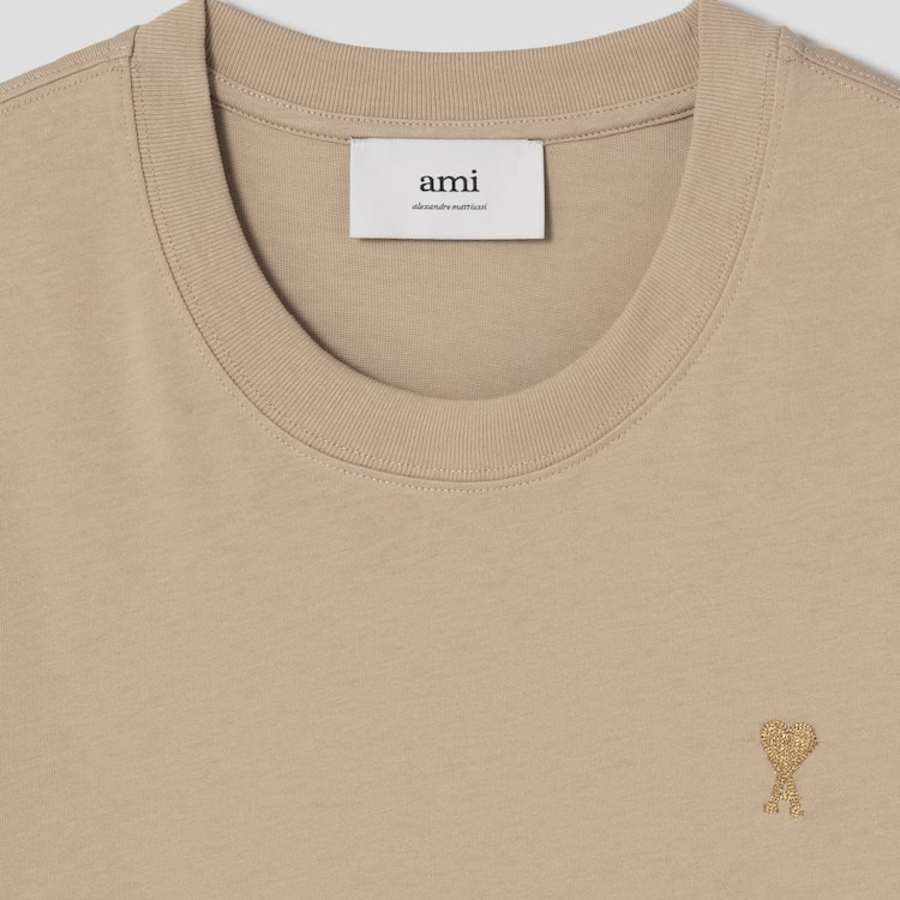 ami (Unisex) Gold Adc T-shirt – Sand