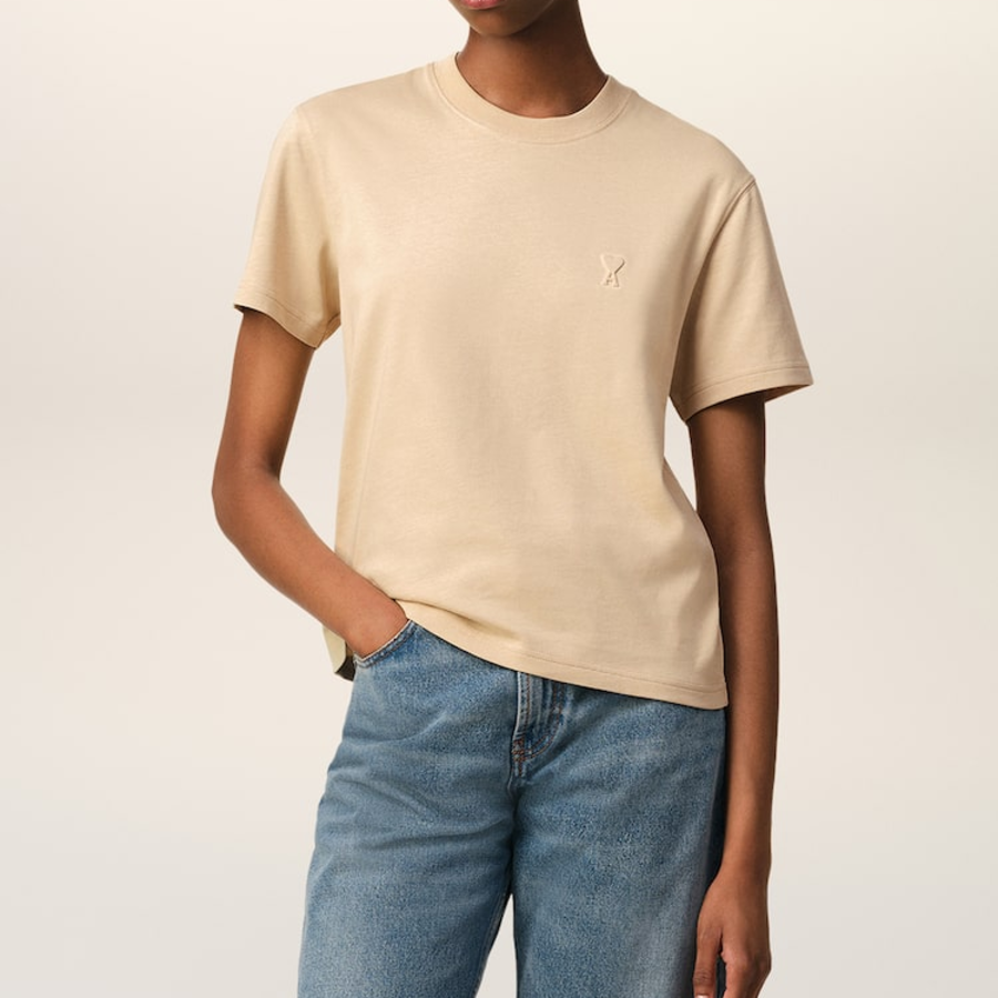 ami (Unisex) Embossed Adc T-shirt – Gingembre/725