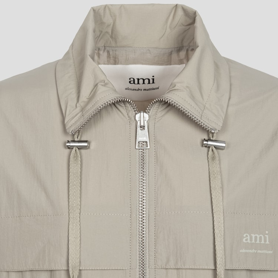 AMI (Unisex) Ami Zipped Windbreaker – Beige