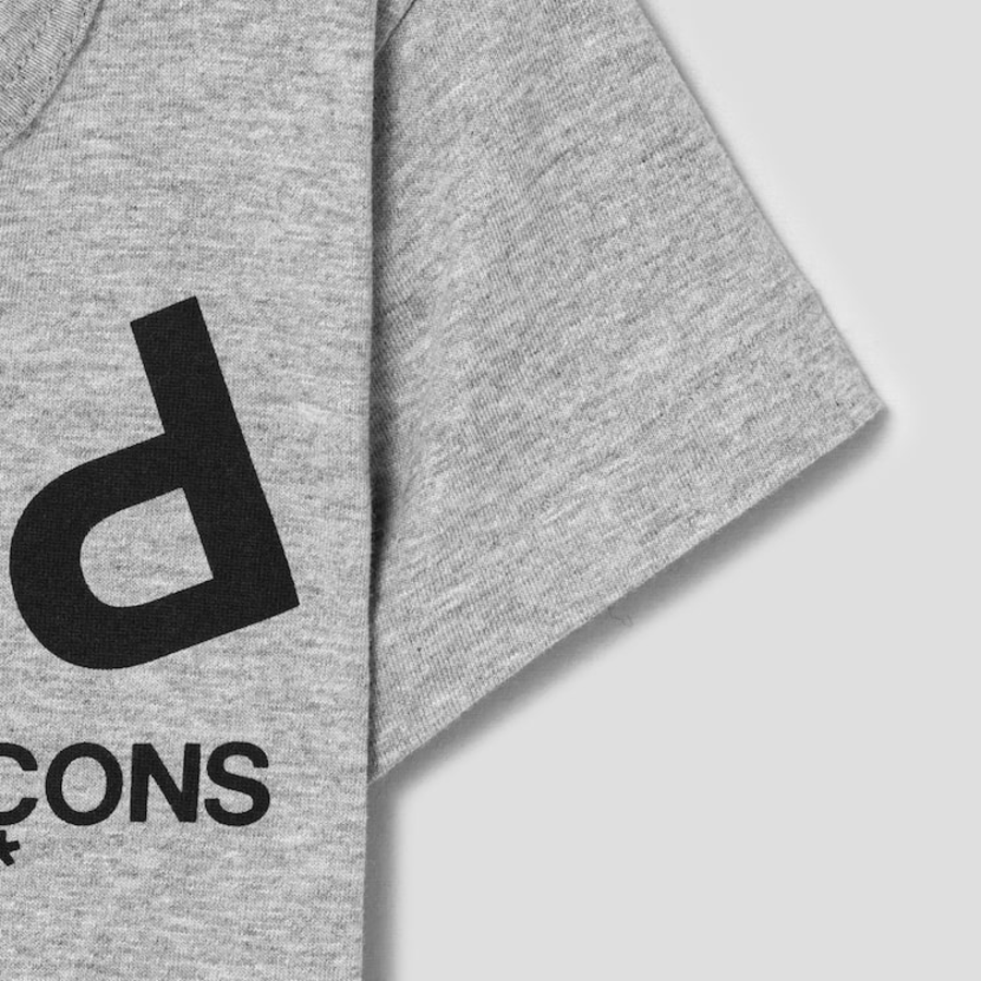 PLAY COMME DES GARÇONS (Kids) Upside Down Play Logo T-Shirt – Grey