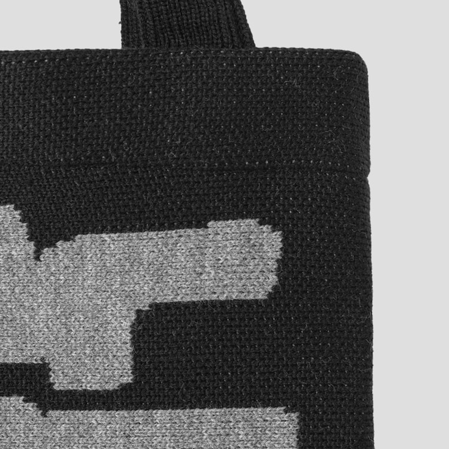 COMME des GARÇONS SHIRT (Men) Jacquard Knit Bag Live Free – Black