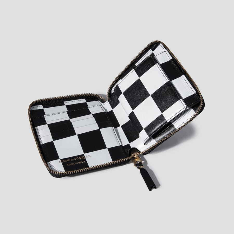 WALLET COMME DES GARCONS (Unisex) Classic Inside Checkerboard Print Half Wallet – Black