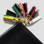 WALLET COMME DES GARCONS (Unisex) Zipper Pull Medium Pouch Wallet – Black