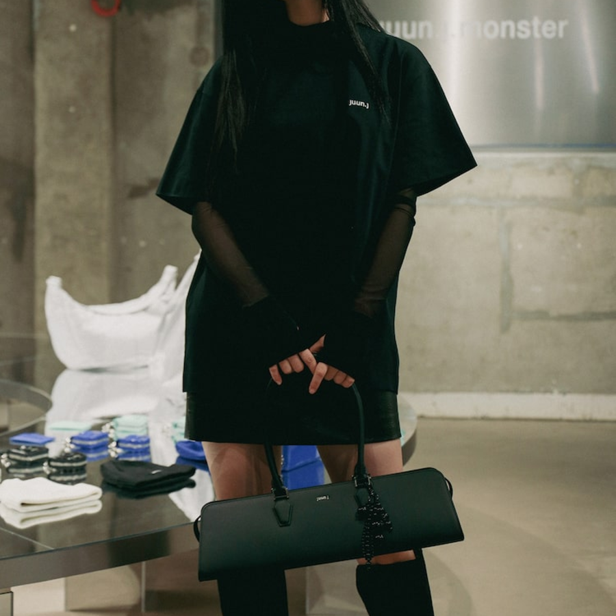 JUUN.J [Seongsu Edition] Monster Trapeze Bag – Black