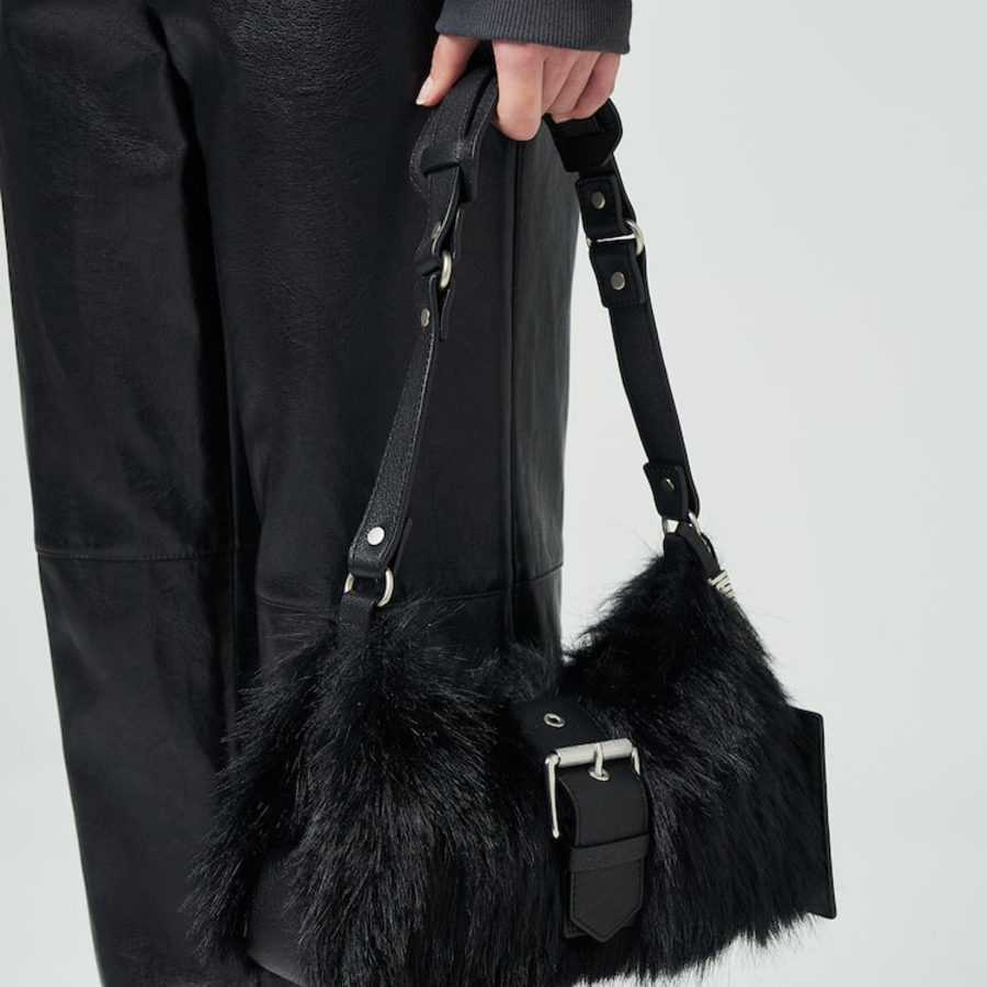 JUUN.J MONROE Faux Fur Shoulder Bag – Black