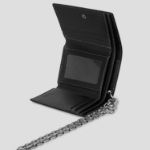 JUUN.J Chain Detail Trifold Wallet – Black