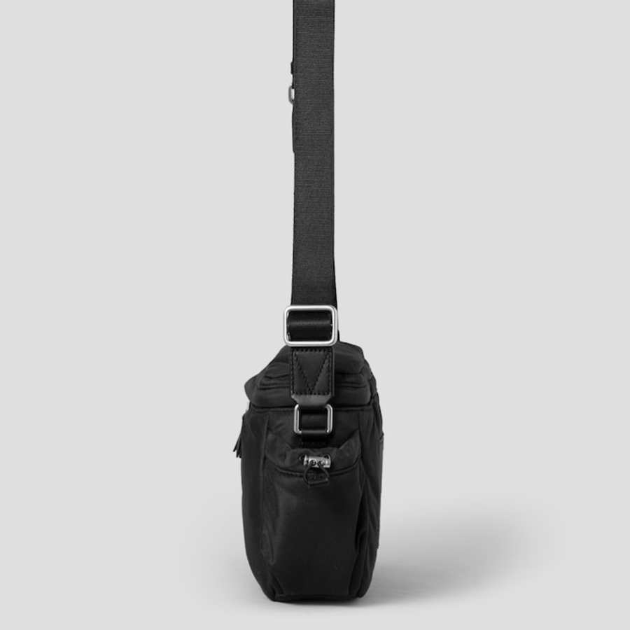 ami (Unisex) Adc Messenger Bag – Wool Gabardine Black