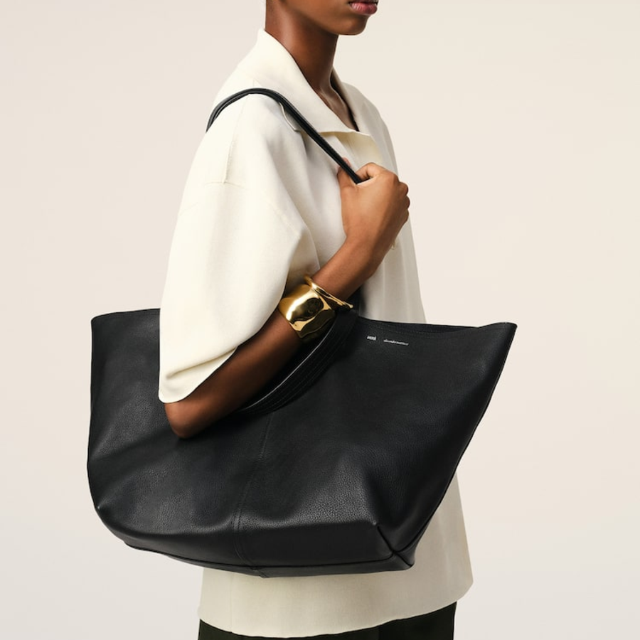 ami (Unisex) Midi Tote Bag – Wool Gabardine Black