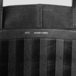 ami (Unisex) Midi Tote Bag – Wool Gabardine Black