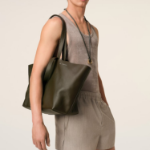 ami (Unisex) Midi Tote Bag – Olive