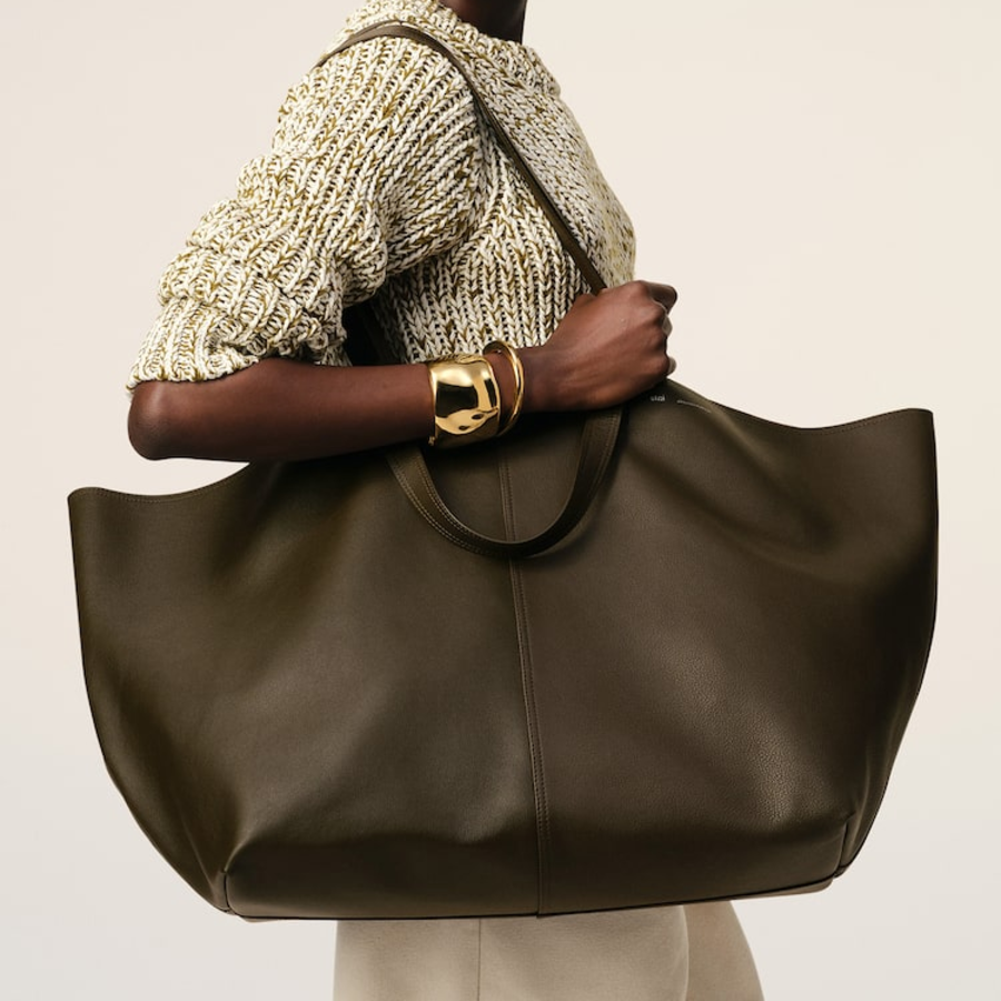 ami (Unisex) Midi Maxi Tote Bag – Olive