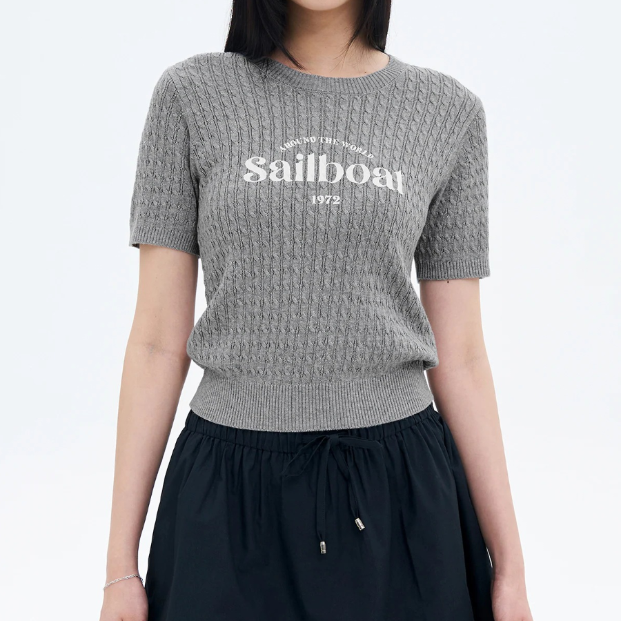 8 seconds Text Embroidery Cable Short Sleeve Pullover — Light Grey