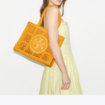 TORY BURCH Ella Hand-Crocheted Small Tote – Peachy