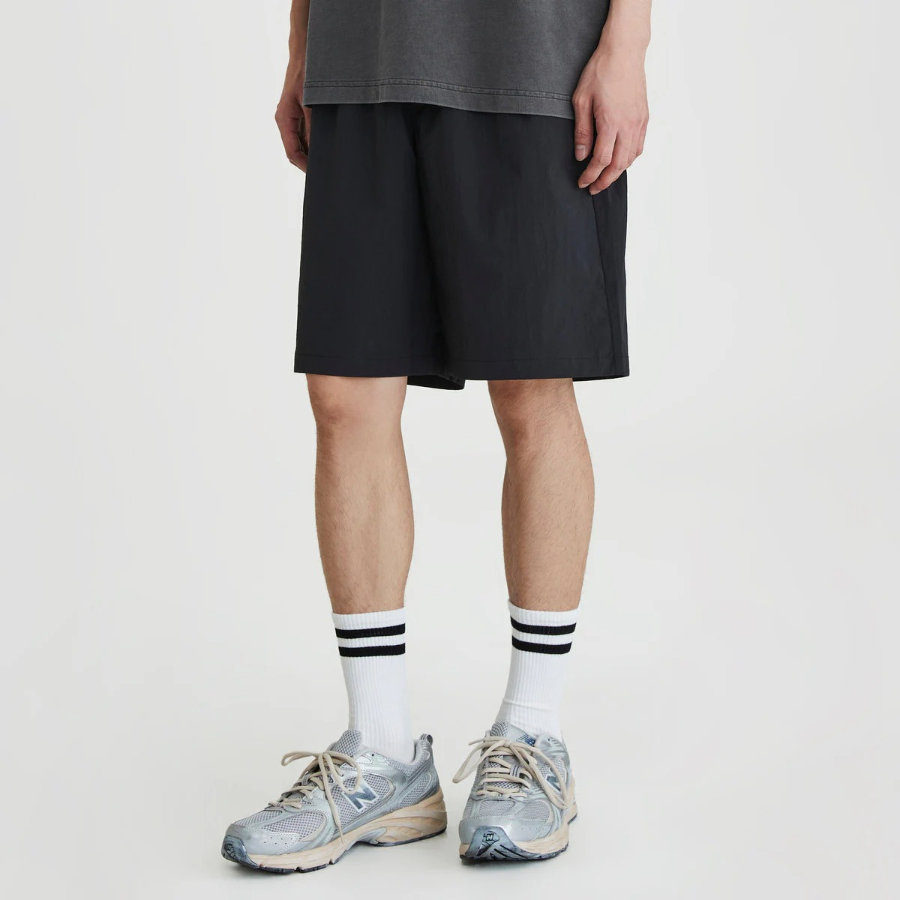 JAJU Crisp Texture Half Pants – Black