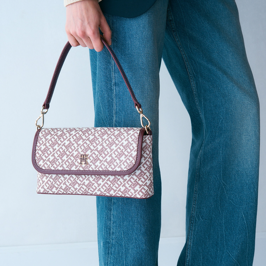 TOMMY HILFIGER [Official Headquarters] Mono Play Flap Crossbody Bag