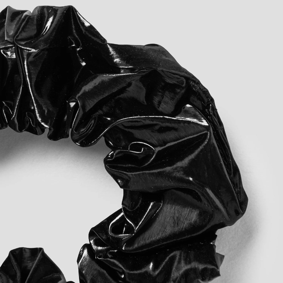 8 seconds Shiny Scrunchie — Black
