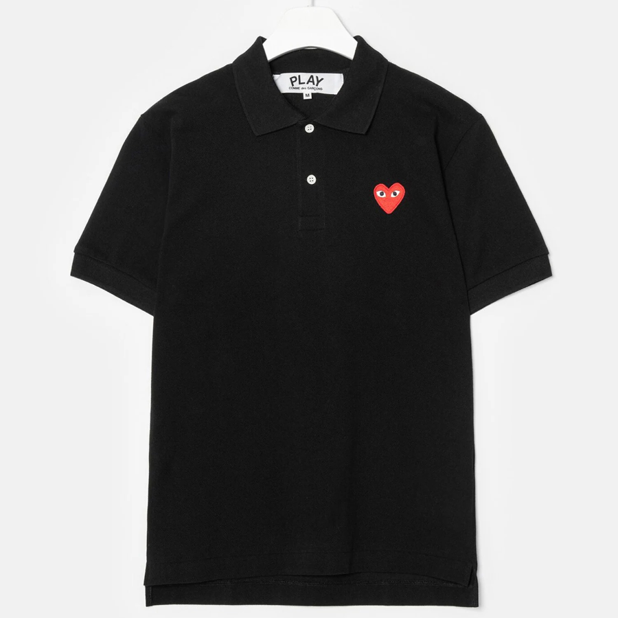PLAY COMME DES GARCONS (Unisex) Red Heart Wappen Polo Shirt - Black