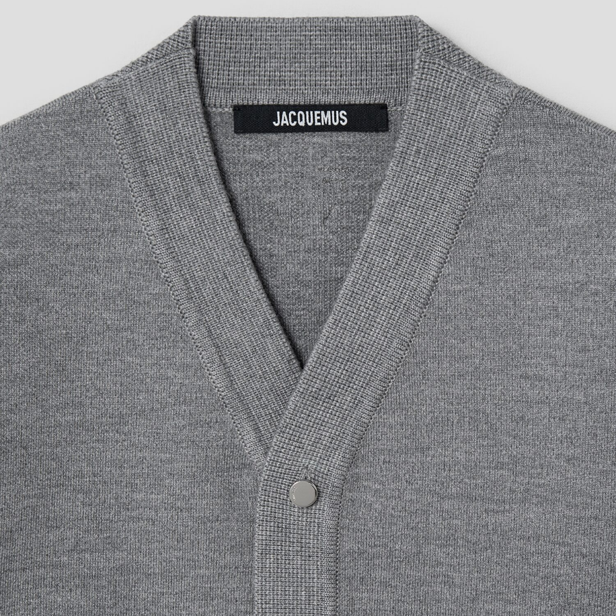 JACQUEMUS (Men) Le Cardigan Boutonne - Grey