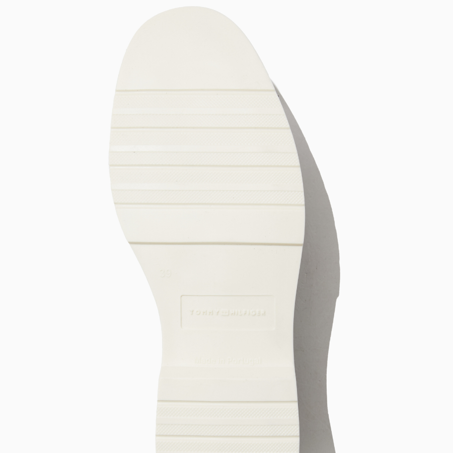 TOMMY HILFIGER Georgia Nubuck Loafer