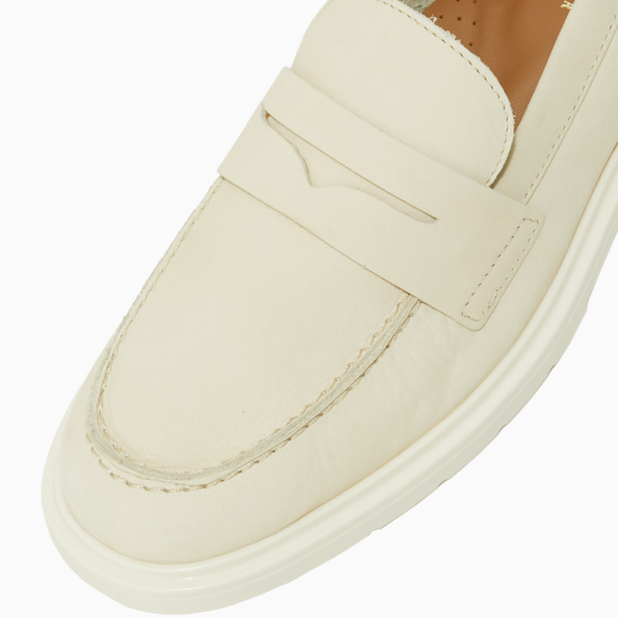 TOMMY HILFIGER Georgia Nubuck Loafer
