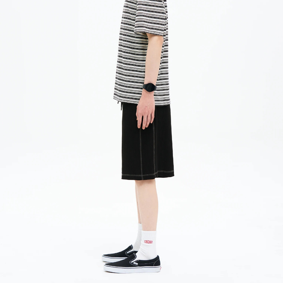 8 seconds Oversized Waffle Texture Contrast Stitch Banding Shorts — Black