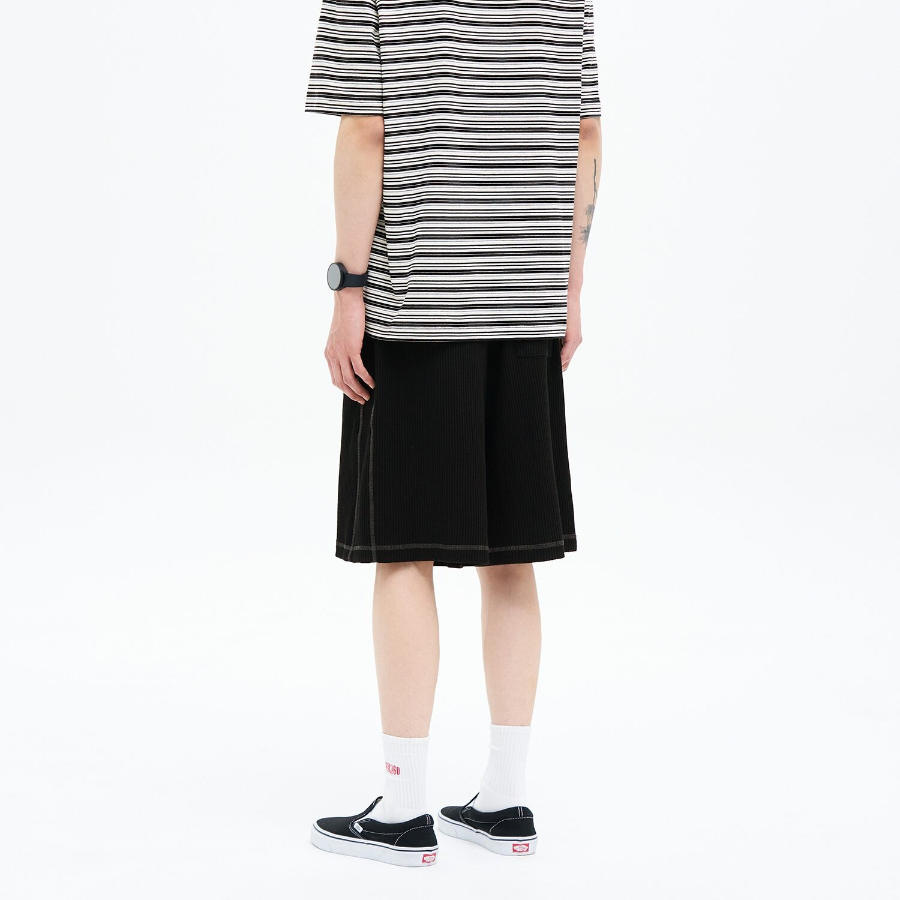 8 seconds Oversized Waffle Texture Contrast Stitch Banding Shorts — Black